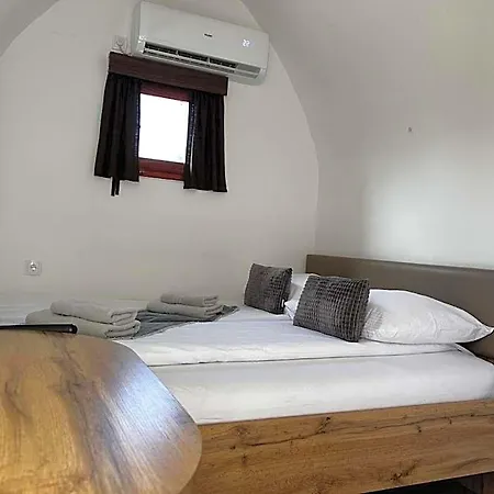 Glamping Pec - Halfboard Hotel *